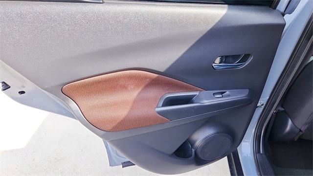 Vehicle image 19 of 32