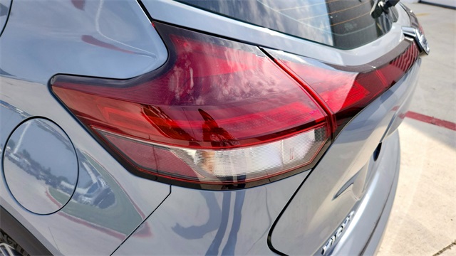Vehicle image 24 of 32