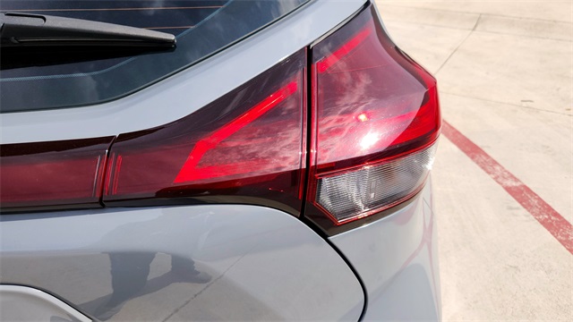 Vehicle image 20 of 32