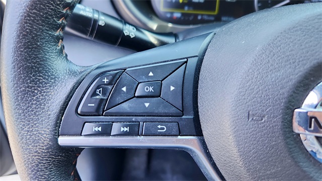 Vehicle image 27 of 32