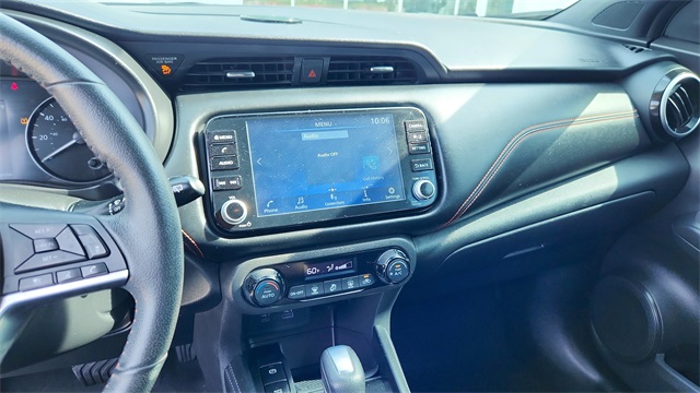 Vehicle image 15 of 32