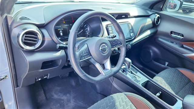 Vehicle image 9 of 32