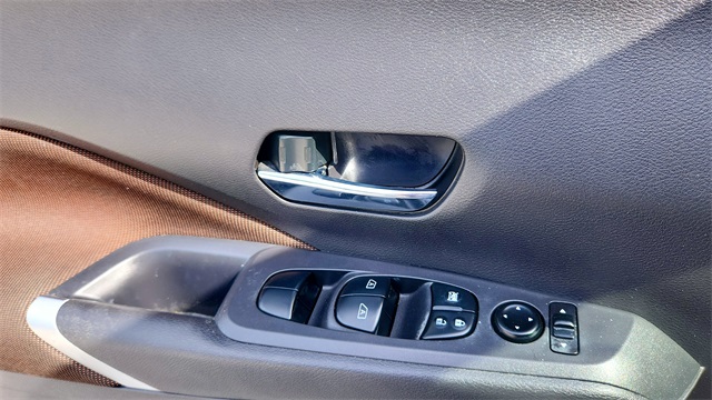 Vehicle image 16 of 32