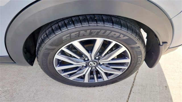 Vehicle image 25 of 32