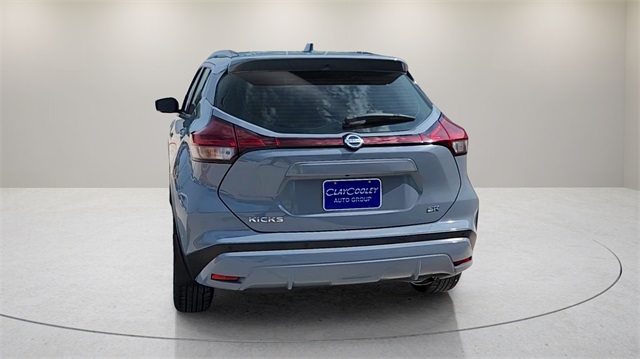 Vehicle image 6 of 32