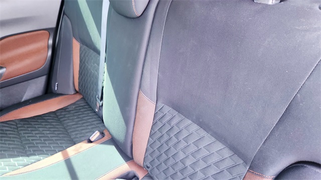 Vehicle image 18 of 32