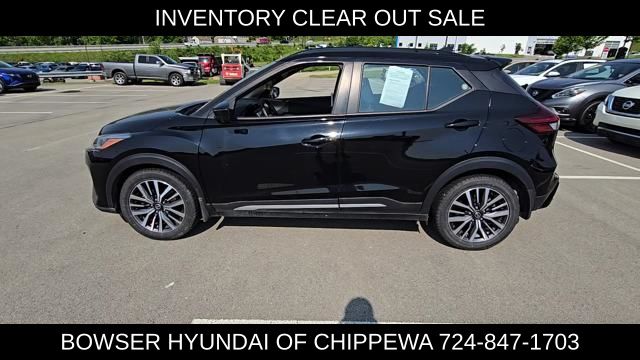 Vehicle image 9 of 21