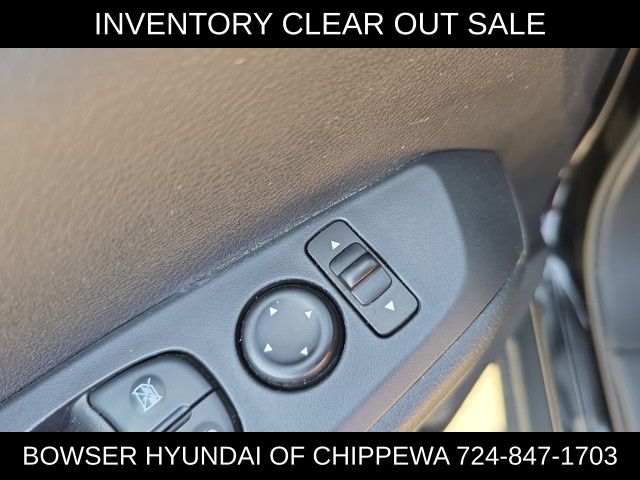 Vehicle image 14 of 21