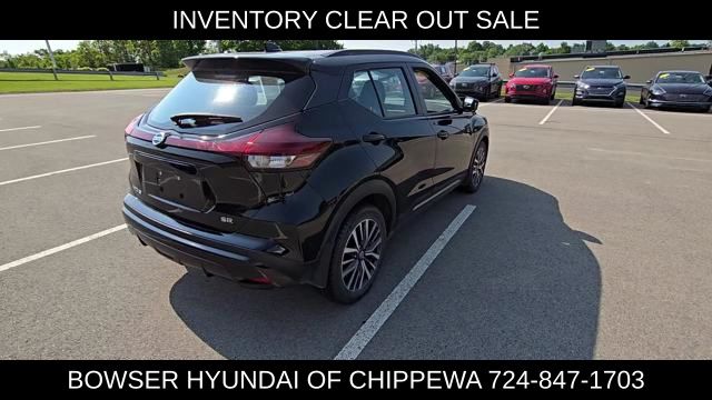 Vehicle image 6 of 21