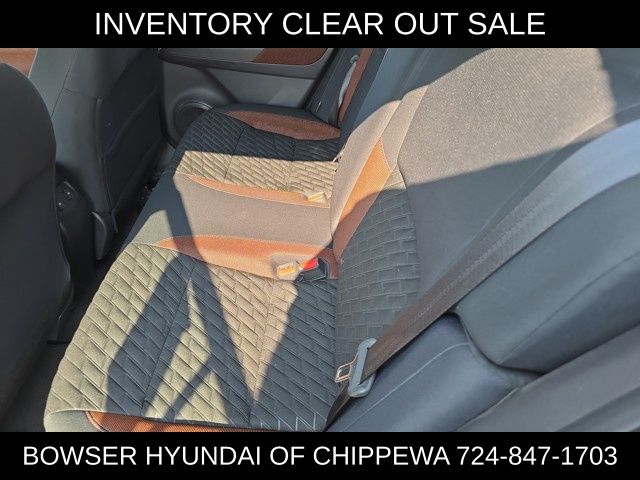 Vehicle image 11 of 21