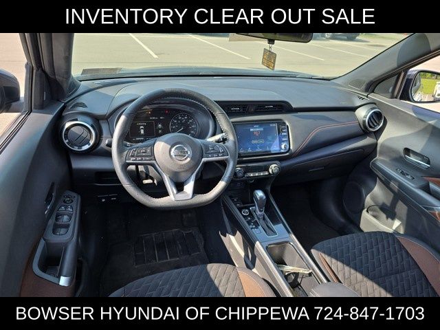 Vehicle image 12 of 21