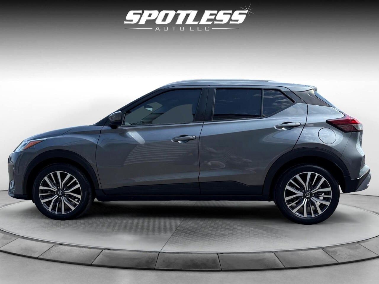 Vehicle image 10 of 37