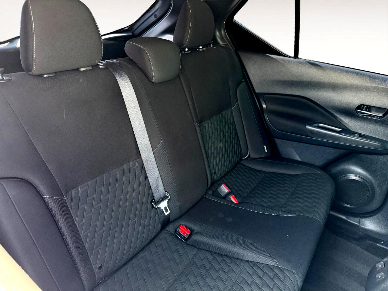 Vehicle image 26 of 37