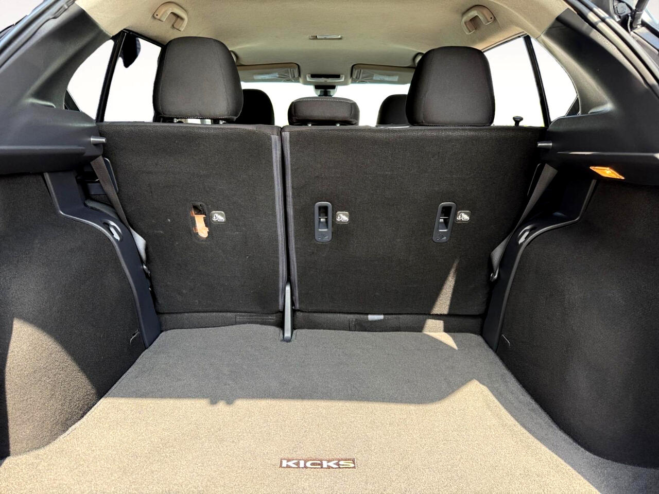 Vehicle image 27 of 37