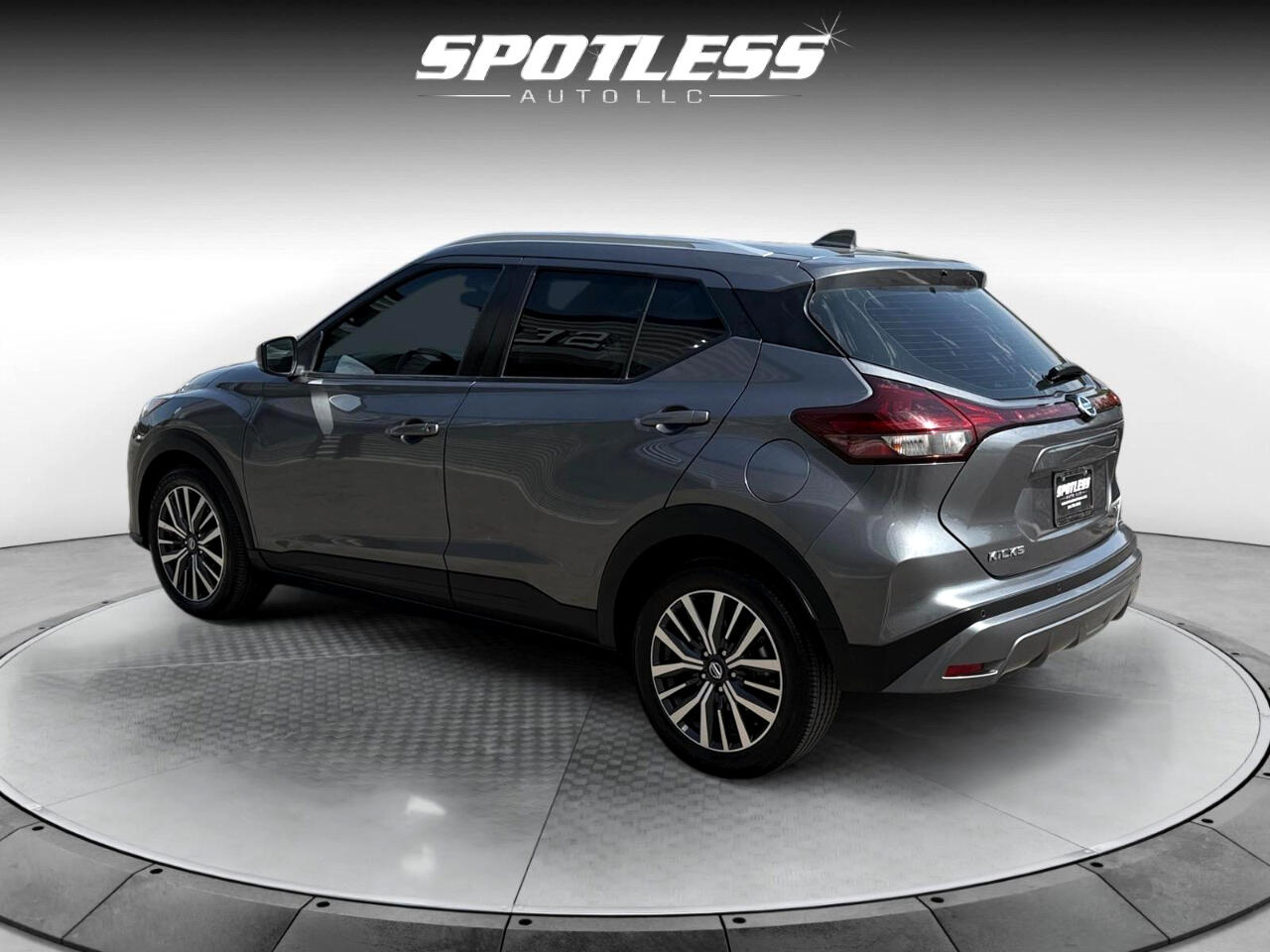 Vehicle image 9 of 37