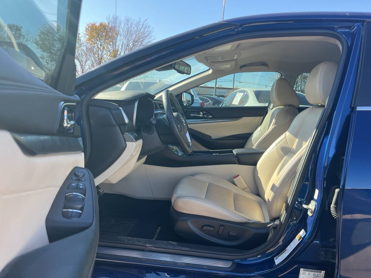 Vehicle image 7 of 11