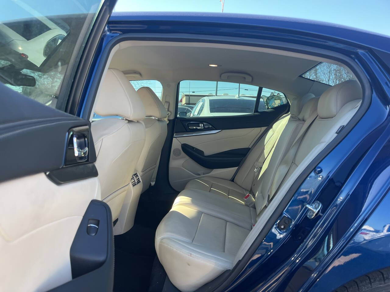 Vehicle image 8 of 11