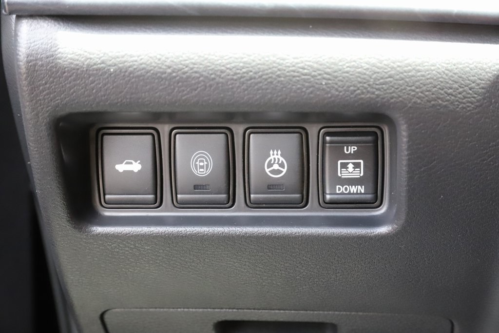 Vehicle image 21 of 30