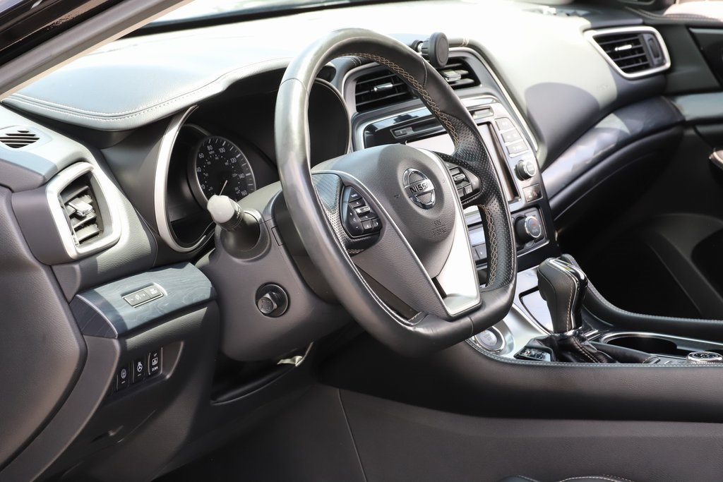 Vehicle image 11 of 30