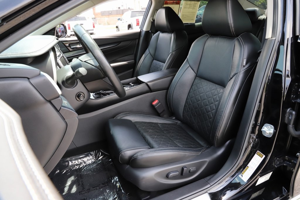 Vehicle image 10 of 30
