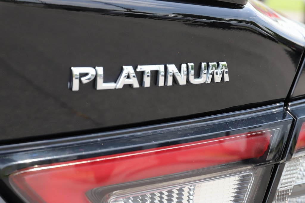 Vehicle image 28 of 30