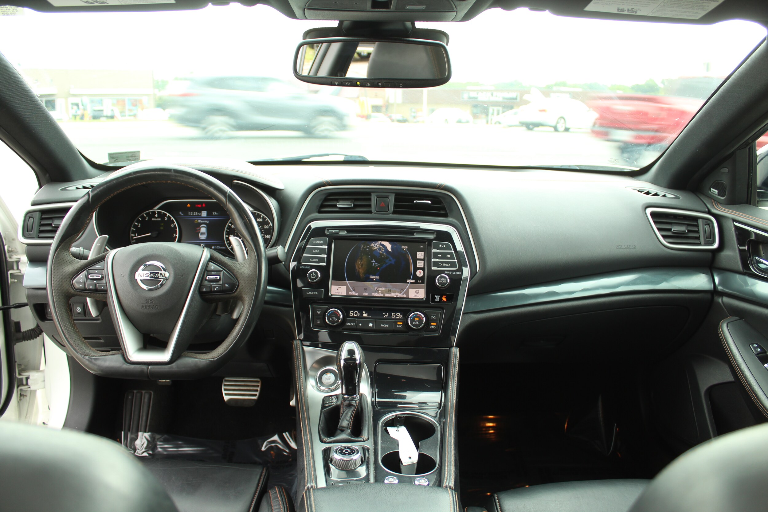 2021 Nissan Maxima SR Image 3 of 17
