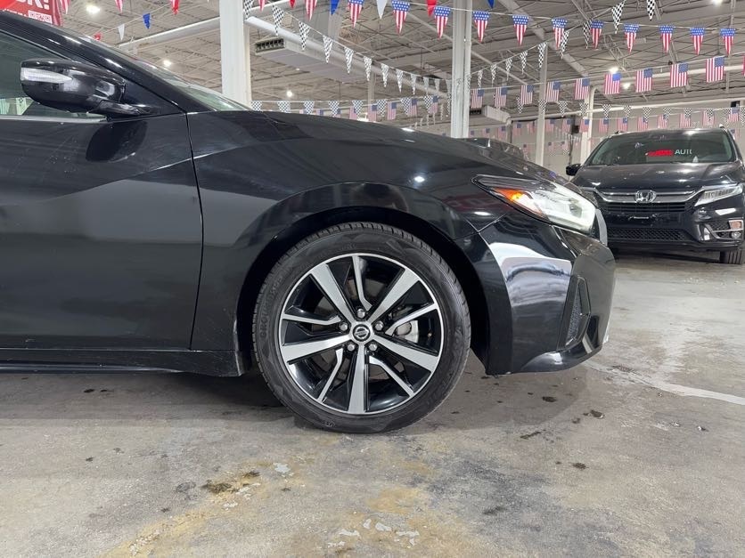 2021 Nissan Maxima SV Image 13 of 37