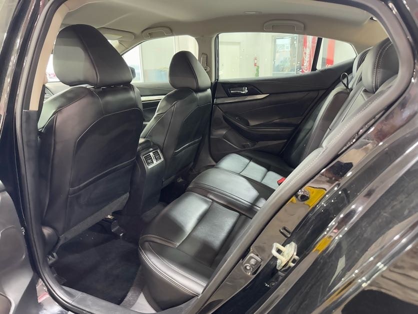 2021 Nissan Maxima SV Image 18 of 37