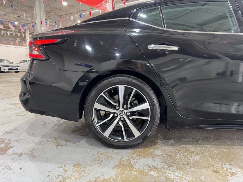 2021 Nissan Maxima SV Image 12 of 37