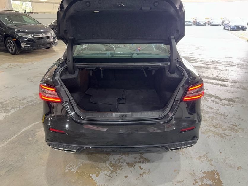 2021 Nissan Maxima SV Image 10 of 37