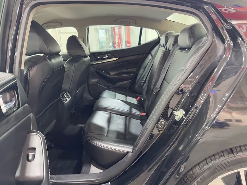 2021 Nissan Maxima SV Image 19 of 37