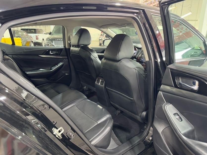 2021 Nissan Maxima SV Image 21 of 37