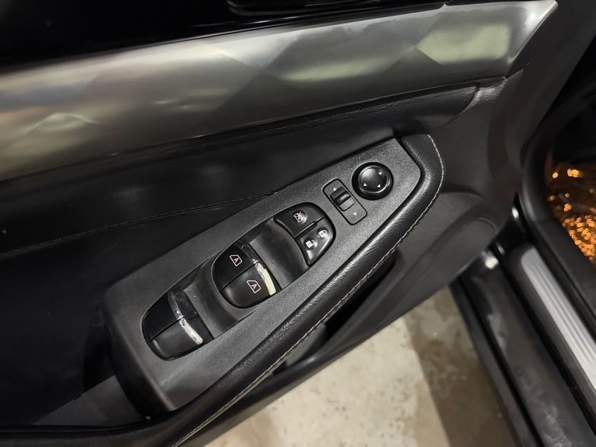 2021 Nissan Maxima SV Image 17 of 37