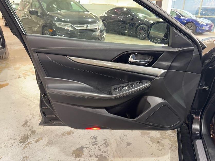 2021 Nissan Maxima SV Image 16 of 37