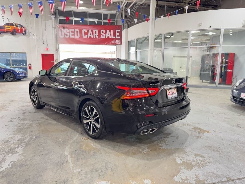 2021 Nissan Maxima SV Image 5 of 37