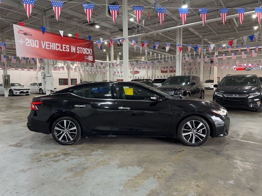 2021 Nissan Maxima SV Image 4 of 37