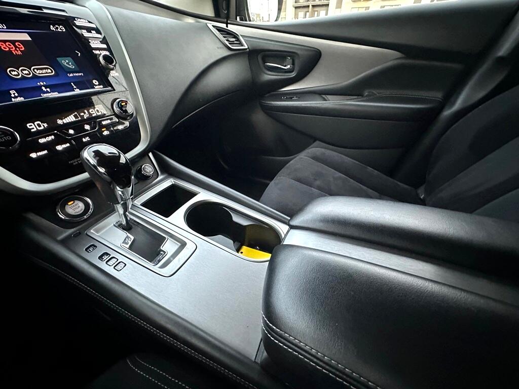 Vehicle image 19 of 28