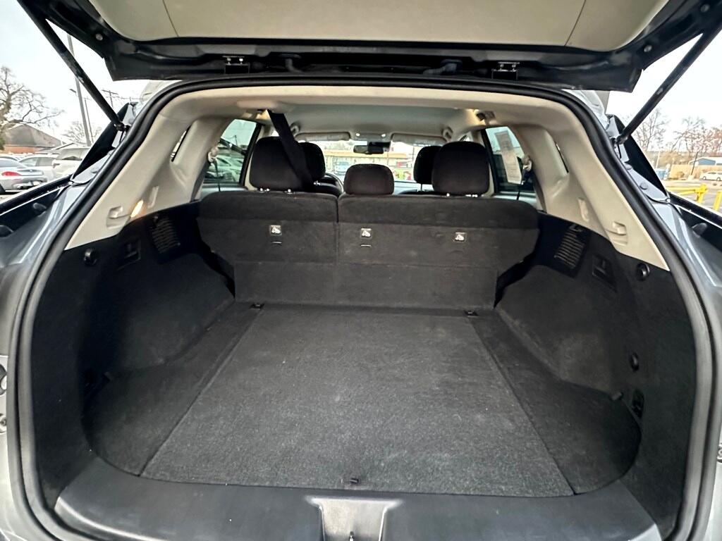 Vehicle image 13 of 28