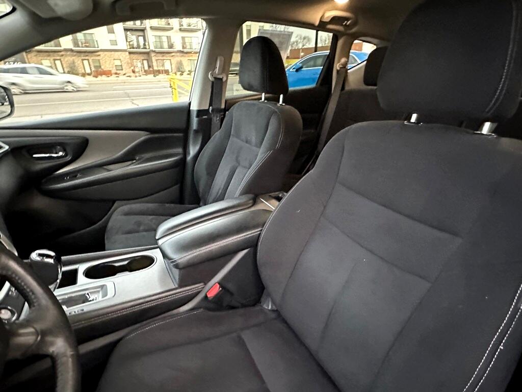 Vehicle image 12 of 28