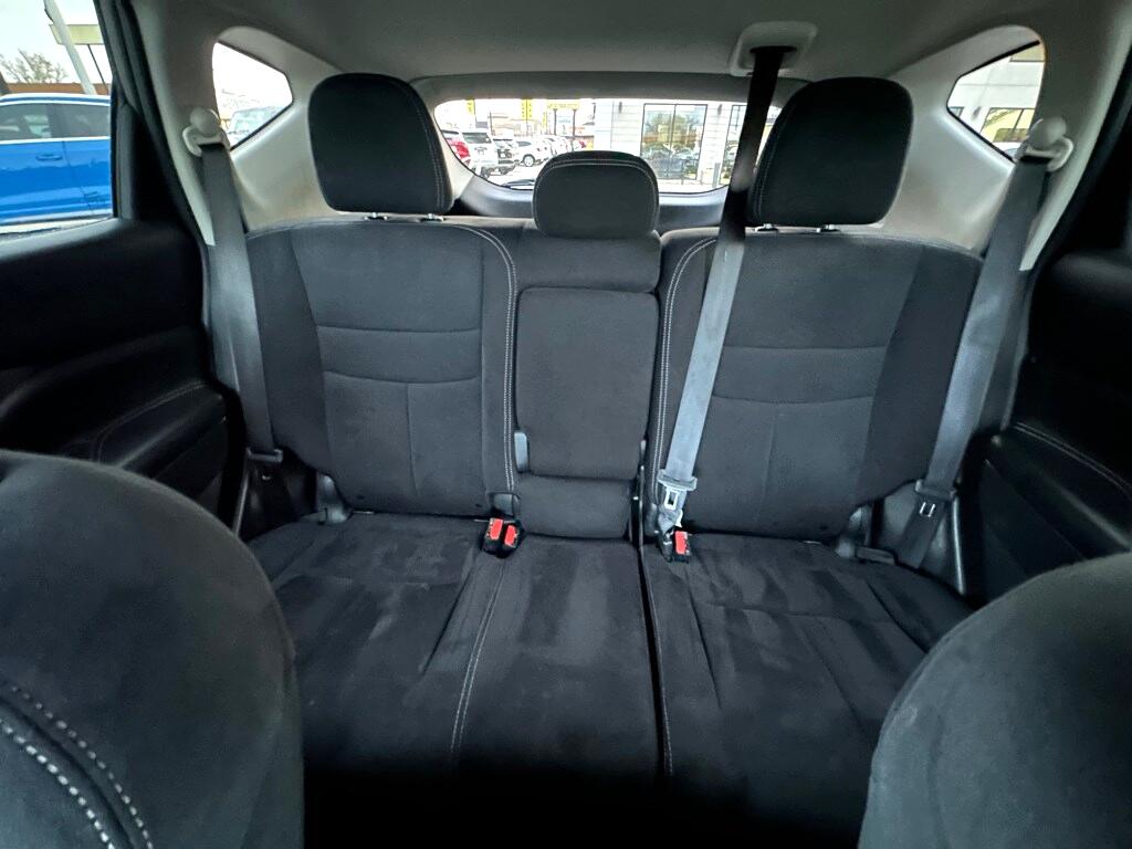Vehicle image 25 of 28