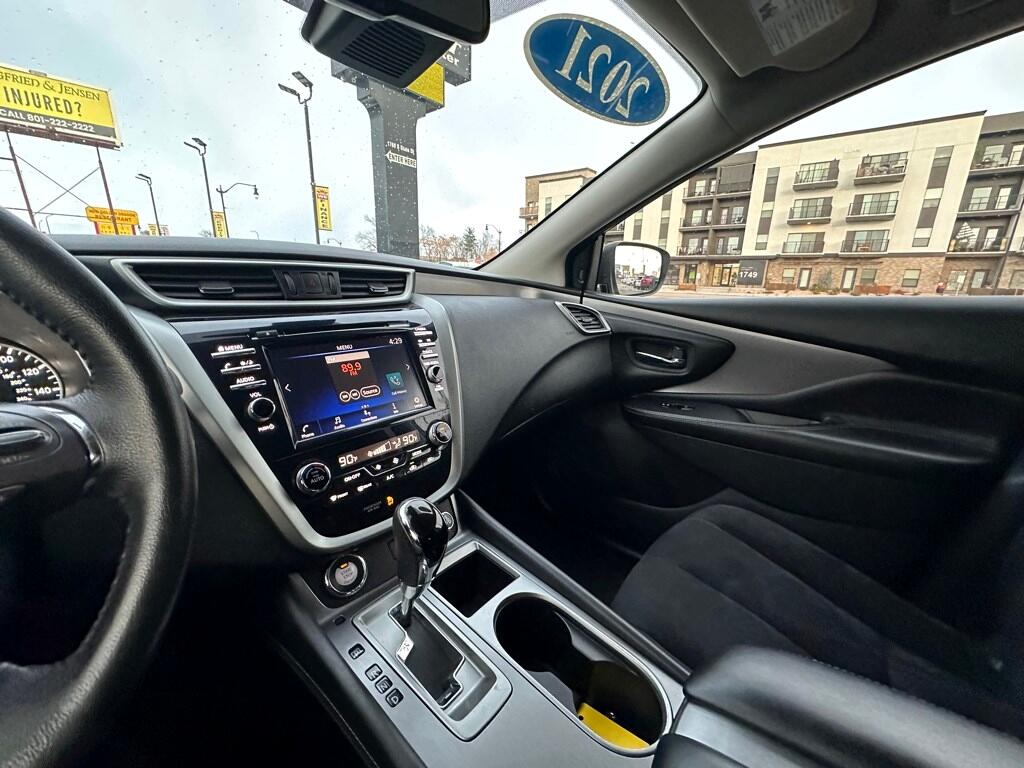 Vehicle image 18 of 28