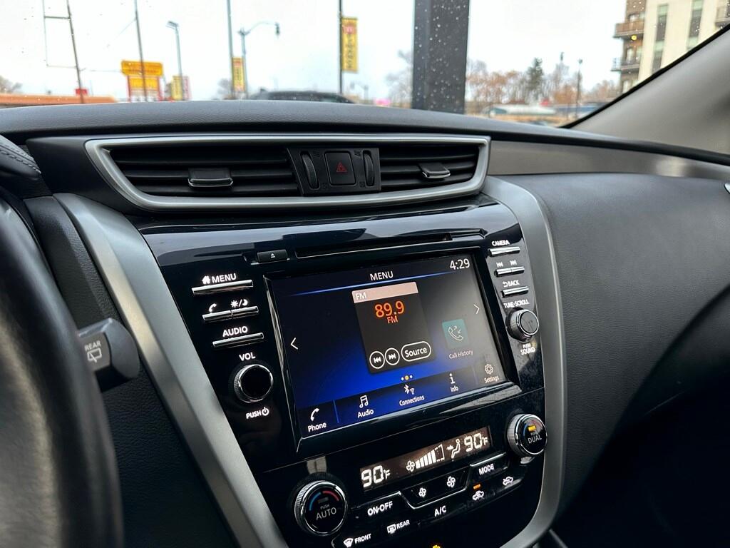 Vehicle image 17 of 28