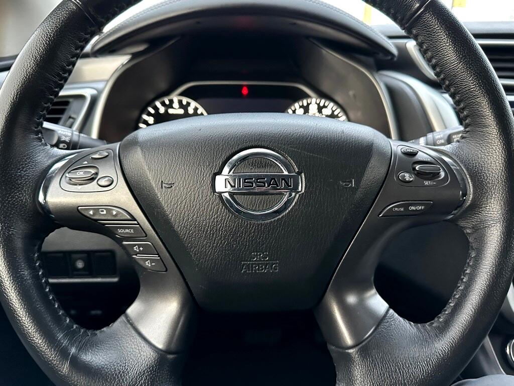 Vehicle image 15 of 28