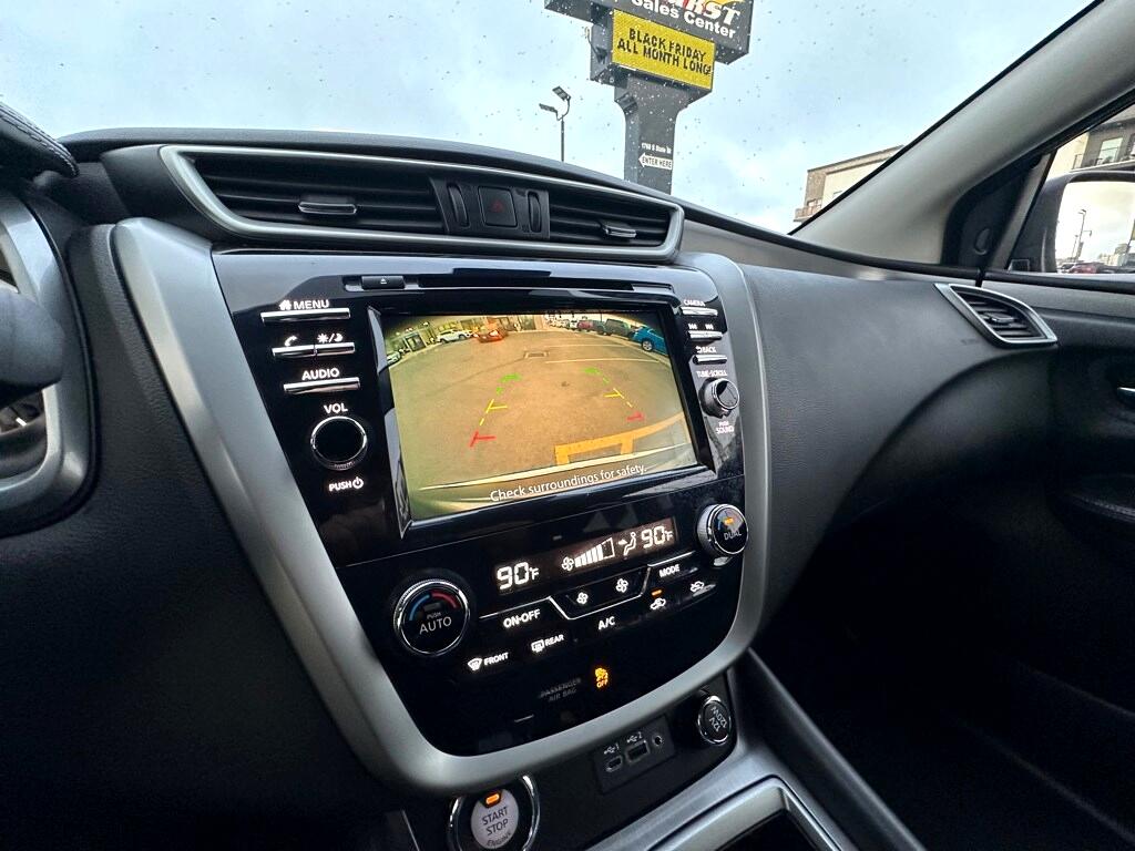 Vehicle image 21 of 28