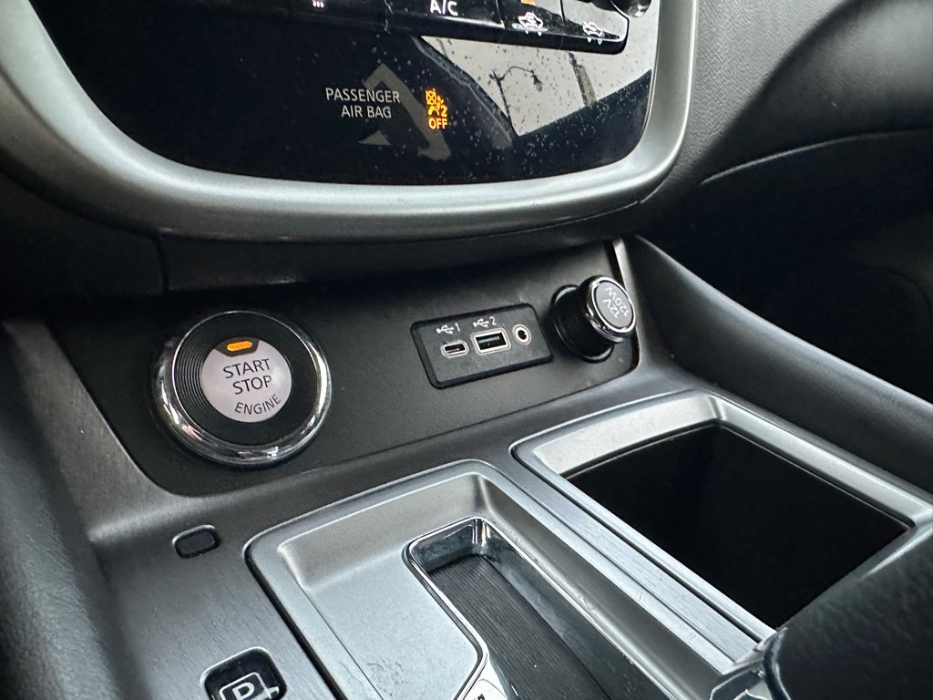 Vehicle image 22 of 28