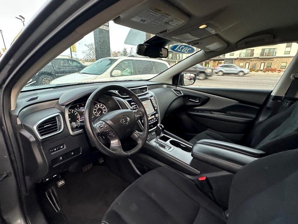 Vehicle image 10 of 28