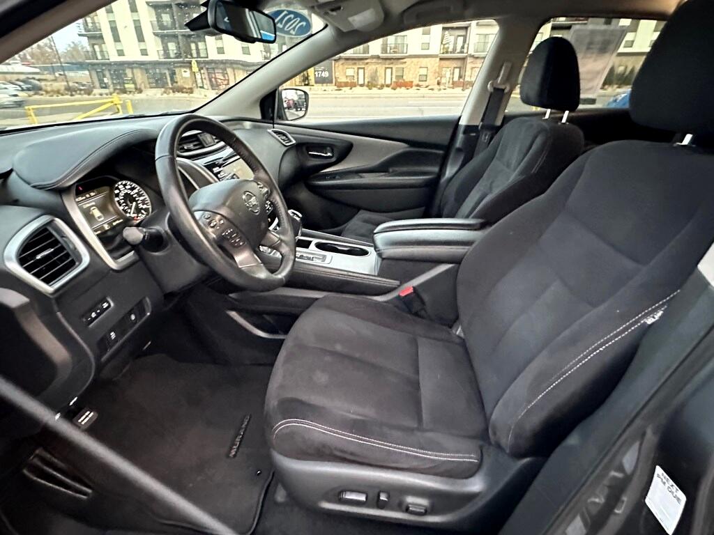 Vehicle image 11 of 28