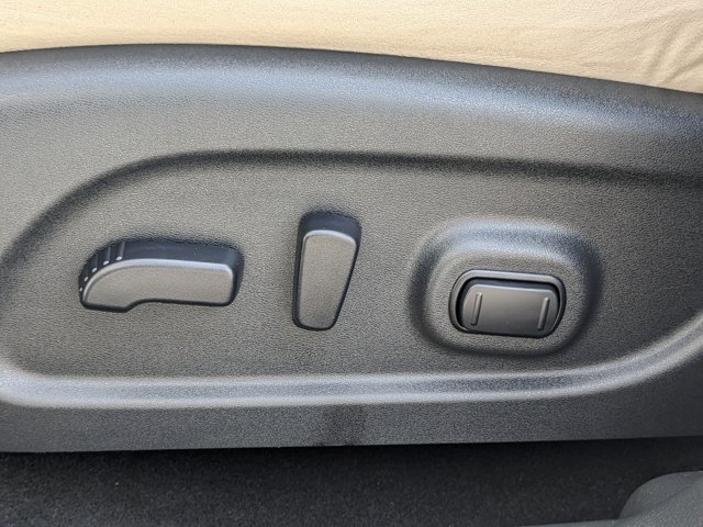 Vehicle image 23 of 36