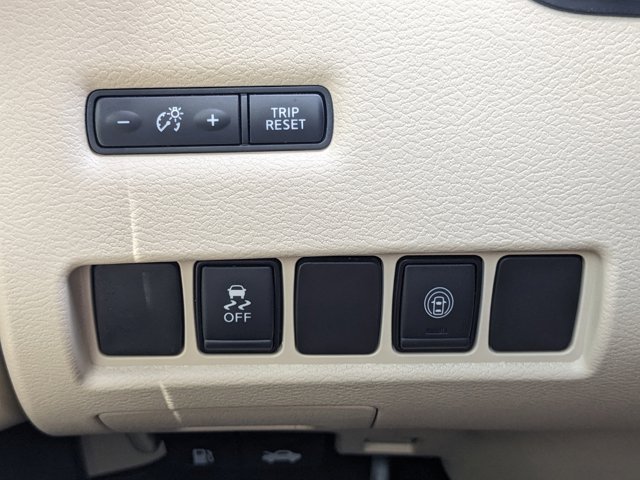 Vehicle image 32 of 36