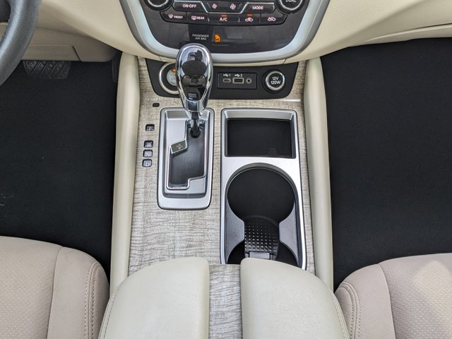 Vehicle image 22 of 36